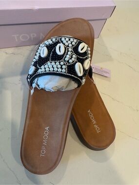 NWT TOP Moda Black Beaded Shell Slide Sandals with Brown Footbed
